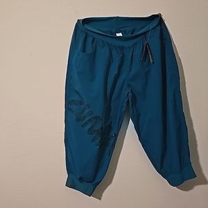 Zumba Original Cargo Capri in teal